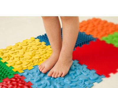 orto_koberec zdroj fotografie:https://ortek.cz/podlozky/masazni-ortopedicka-podlozka-puzzle-8-modulu